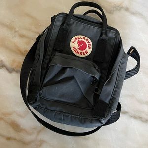 Fjallraven Patch Logo Kanken Sling Zip Crossbody Bag